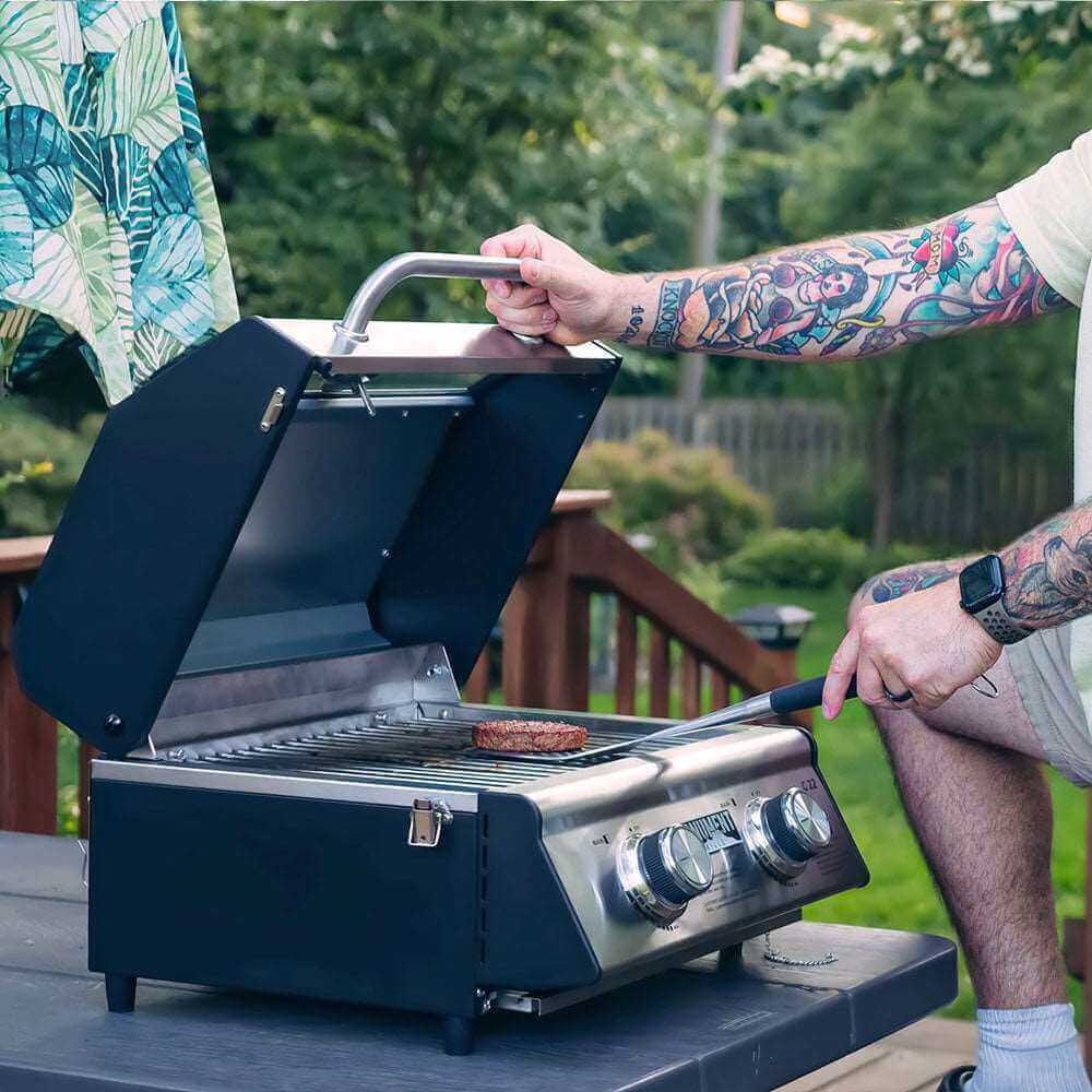 G22 | Stainless Tabletop Propane Gas Grill